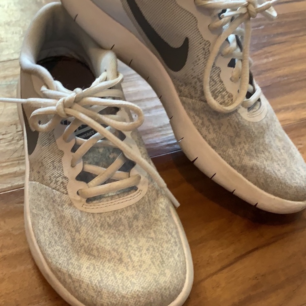 Nike Sneakers Womens Size 7.5